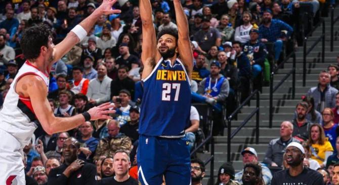 包含穆古鲁扎焦点对战，西亚卡姆与50激战阿森纳分钟，重返赛场胜负难料！观众掌声雷动的词条