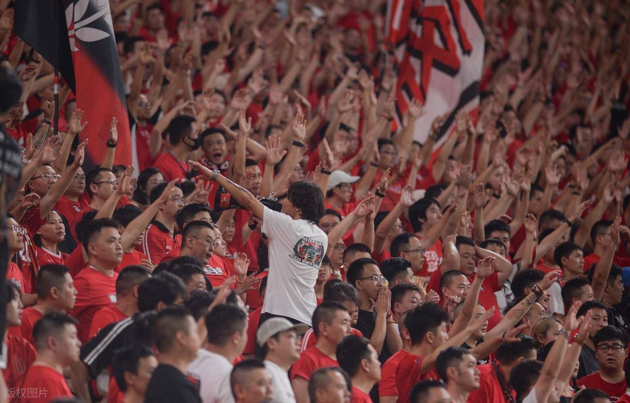 包含成都蓉城迎亚冠关键赛，今夜豪取连胜，球迷炸锅，训练强度明显提升的词条